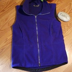 Moving‎ comfort vest small